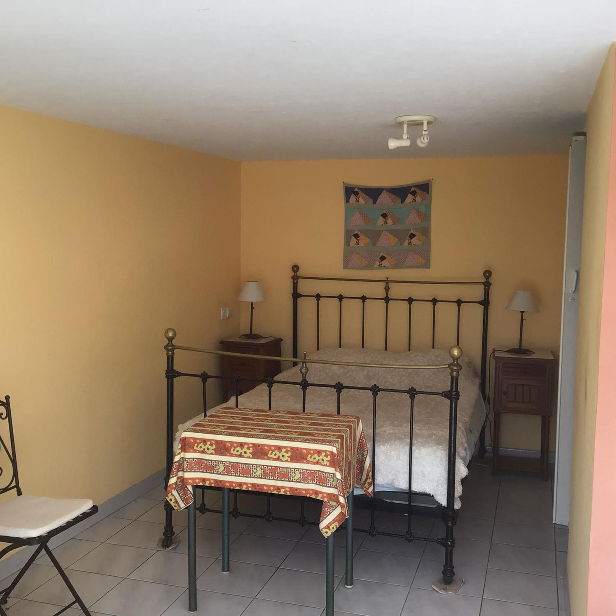 Les Conils - Gites Et Chambres D'Hotes Saint-Pierre-de-Vassols Pokoj fotografie